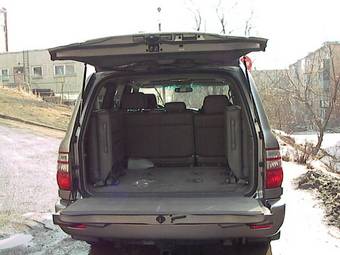 2004 Toyota Land Cruiser Pictures