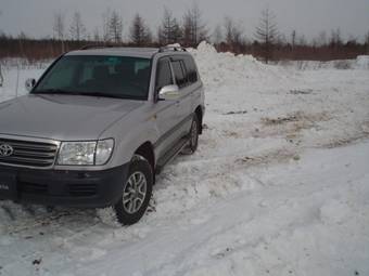 2004 Toyota Land Cruiser Photos