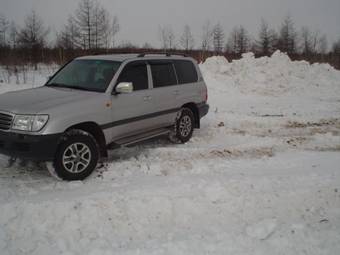 2004 Toyota Land Cruiser Pictures
