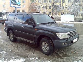 2004 Toyota Land Cruiser Pictures