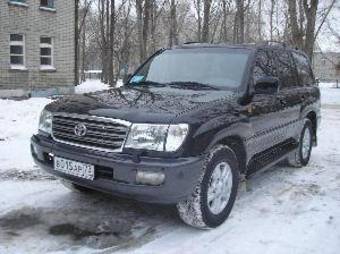 2004 Toyota Land Cruiser Pictures