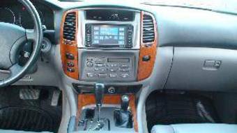 2004 Toyota Land Cruiser Photos