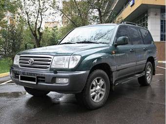 2004 Toyota Land Cruiser Photos