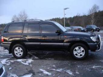 2004 Toyota Land Cruiser Pictures