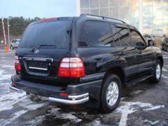 2004 Toyota Land Cruiser Pics