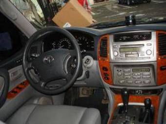 2004 Toyota Land Cruiser Pictures