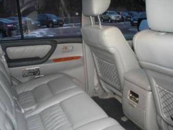 2004 Toyota Land Cruiser Pictures