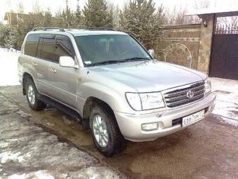 2004 Toyota Land Cruiser Photos
