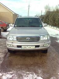 2004 Toyota Land Cruiser Pictures
