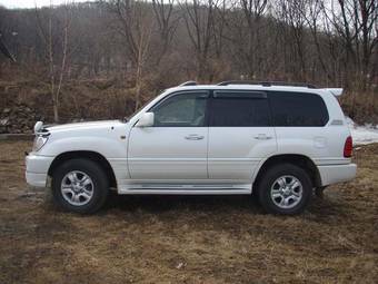 2004 Toyota Land Cruiser Photos