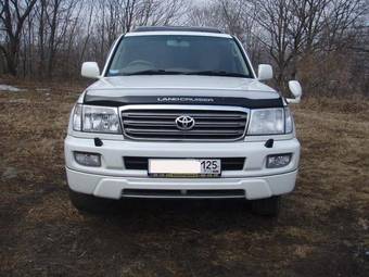 2004 Toyota Land Cruiser Photos