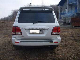 2004 Toyota Land Cruiser Pictures