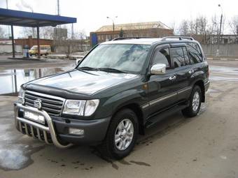 2004 Toyota Land Cruiser Pictures