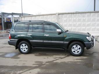 2004 Toyota Land Cruiser Photos