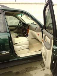 2004 Toyota Land Cruiser Images