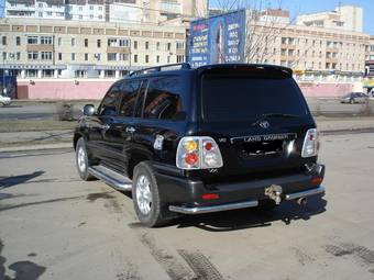 2004 Toyota Land Cruiser Photos