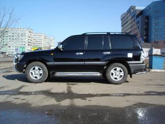 2004 Toyota Land Cruiser Photos