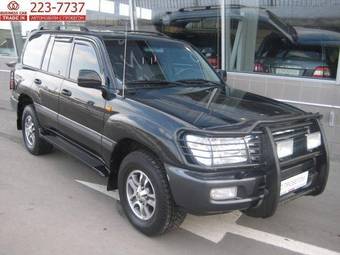 2004 Toyota Land Cruiser Photos