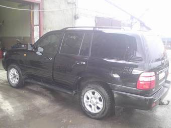 2004 Toyota Land Cruiser Photos