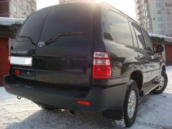 2004 Toyota Land Cruiser Pictures
