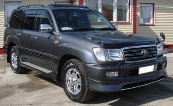 2004 Toyota Land Cruiser Pictures