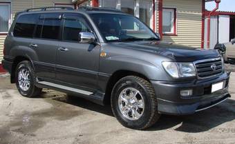 2004 Toyota Land Cruiser Photos