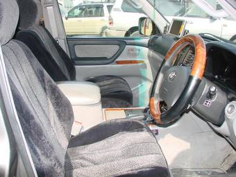 2004 Toyota Land Cruiser Images