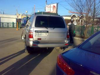 2004 Toyota Land Cruiser Pictures