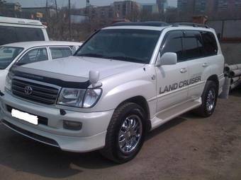 2004 Toyota Land Cruiser Images