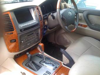 2004 Toyota Land Cruiser Pictures