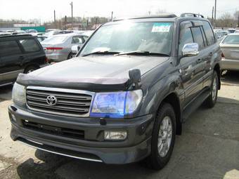 2004 Toyota Land Cruiser Images