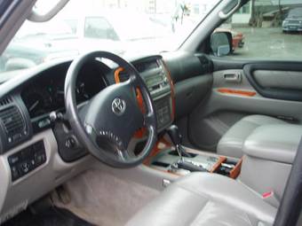 2004 Toyota Land Cruiser Pics