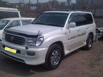 2004 Toyota Land Cruiser Photos