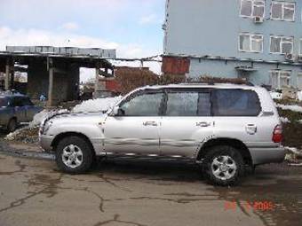 2004 Toyota Land Cruiser Photos