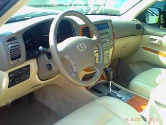 2004 Toyota Land Cruiser Pictures