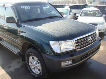 2004 Toyota Land Cruiser Pictures