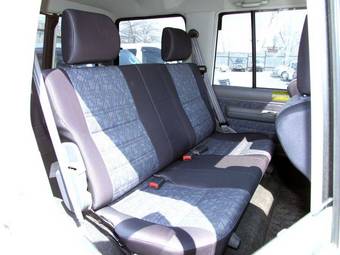 2004 Toyota Land Cruiser Photos