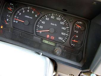 2004 Toyota Land Cruiser Pictures