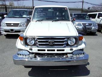 2004 Toyota Land Cruiser Photos