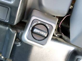 2004 Toyota Land Cruiser Pics