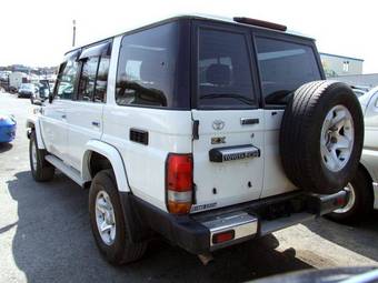 2004 Toyota Land Cruiser Images