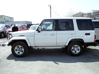 2004 Toyota Land Cruiser Pictures