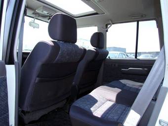 2004 Toyota Land Cruiser Pictures