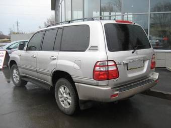 2004 Toyota Land Cruiser Pictures