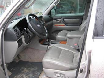 2004 Toyota Land Cruiser Photos