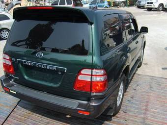 2004 Toyota Land Cruiser Photos