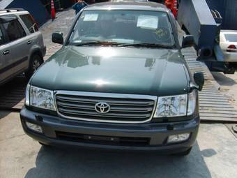 2004 Toyota Land Cruiser Photos