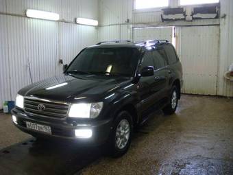 2004 Toyota Land Cruiser Photos