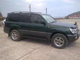 2004 Toyota Land Cruiser Photos