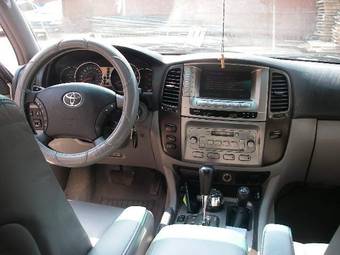 2004 Toyota Land Cruiser Photos